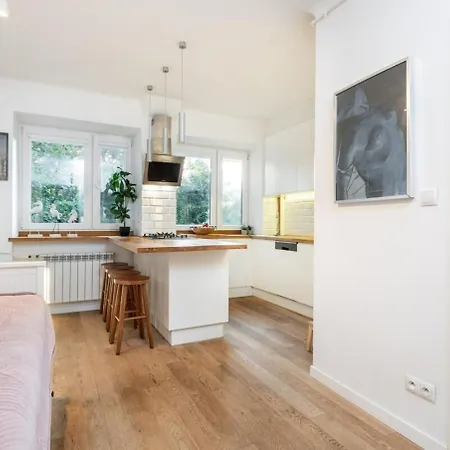 Apartment Kraushara I Chestnut